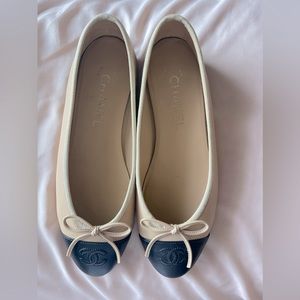 Chanel Ballerina Flats 38 like new condition